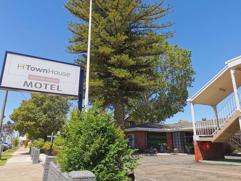 Townhouse Motor Inn - Hotel Accommodation 0