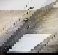 Beechmont Garden Retreat - Hotel Accommodation