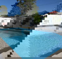 Riviera on Ruthven Motel - Hotel Accommodation