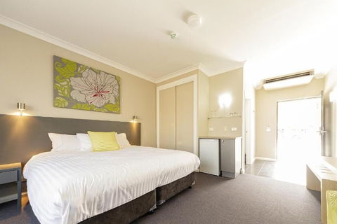 Cowra Services Club Motel - Hotel Accommodation 3