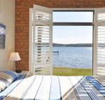 The Studio on the Lake at Fishing Point Lake Macquarie honestly put the line in  catch fish - Hotel Accommodation