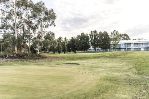 Abode Narrabundah - Hotel Accommodation 1
