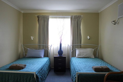 Australian Motor Homes Tourist Park - Hotel Accommodation 4