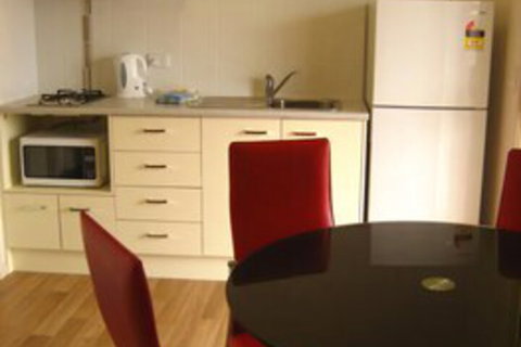 Australian Motor Homes Tourist Park - Hotel Accommodation 5