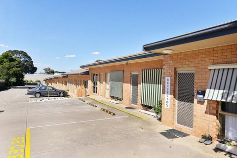 Cranbourne Motor Inn - Hotel Accommodation 2
