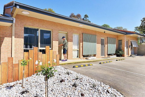 Cranbourne Motor Inn - Hotel Accommodation 0