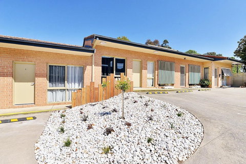 Cranbourne Motor Inn - Hotel Accommodation 1