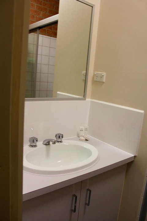 Cranbourne Motor Inn - Hotel Accommodation 5