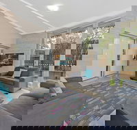 Sun Worship Crescent Head - Hotel Accommodation