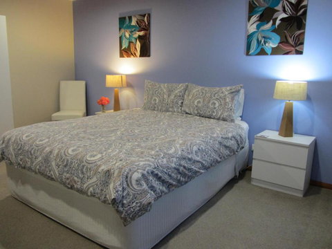 Elm Trees Accommodation At Ross - Hotel Accommodation 2