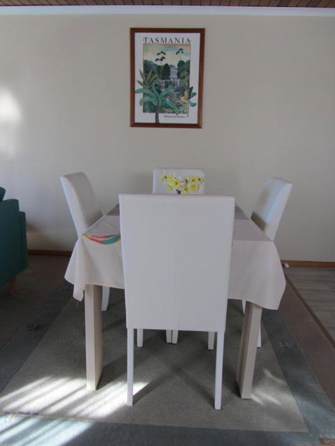 Elm Trees Accommodation At Ross - Hotel Accommodation 1