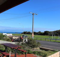 Bott's Beach Retreat - Hotel Accommodation