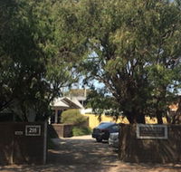 Springtide Studio Apartments - Hotel Accommodation