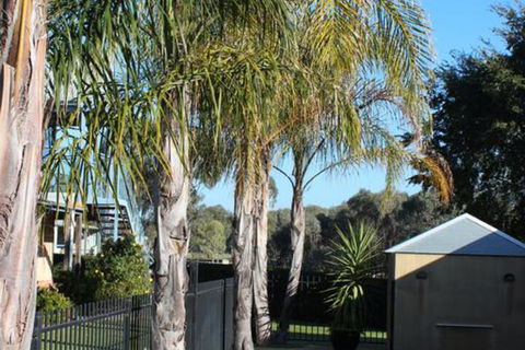 Elinike Guest Cottages - Hotel Accommodation 6