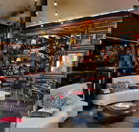 Naked Racer Bar Cafe - Hotel Accommodation