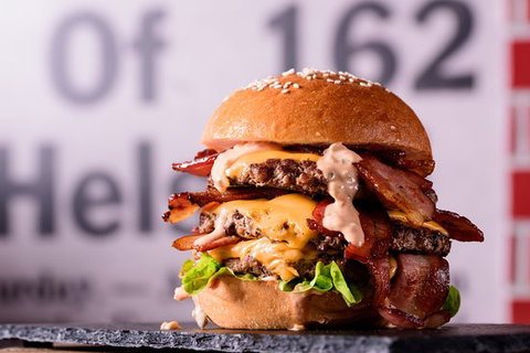 The Sporting Globe Watergardens - Hotel Accommodation 0