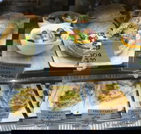 Ducky in the Field - Hotel Accommodation