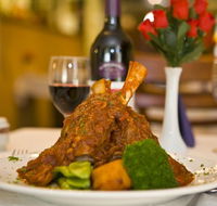 Rosina's On Young - Hotel Accommodation