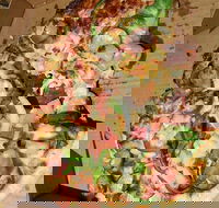 Ric's Pizza Bar - Hotel Accommodation