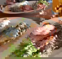 4 Kings Coffee  Food - Hotel Accommodation