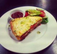 Albert's Cafe - Hotel Accommodation