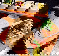 Chally's Bar and Bistro - Hotel Accommodation