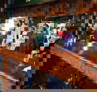 MacNamara's Irish Pub - Hotel Accommodation