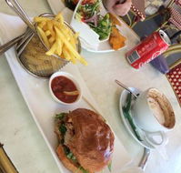 Supreme Bar and Restaurant - Hotel Accommodation