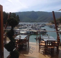 AQUA Bar  Cafe Lake Eildon - Hotel Accommodation