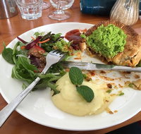 Lake Edge Cafe - Hotel Accommodation