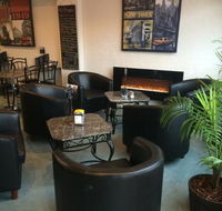 SKYES Cafe  Courtyard - Hotel Accommodation