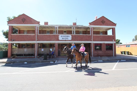 Warne ACT Hotel Accommodation