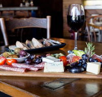 Little Lily's Wine and Tapas Cafe - Hotel Accommodation