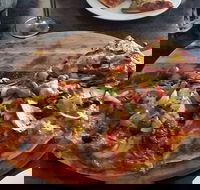 Giuliani's Family Pizzeria - Hotel Accommodation