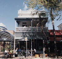 Lee and Me - Hotel Accommodation