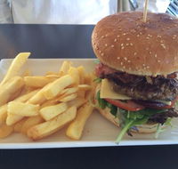 Jules by the Lake Cafe - Hotel Accommodation