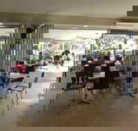 Sal's By The Lake - Hotel Accommodation
