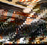 Leaf Cafe  Co - Hotel Accommodation