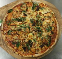 Middle Rock Pizza and Eatery - Hotel Accommodation