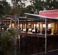 Pasfields Restaurant Bar  Deck - Hotel Accommodation