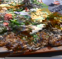 The Goni's Schnitzelria Bistro - Hotel Accommodation