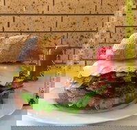 Burgie's Burger Bar  Cafe - Hotel Accommodation