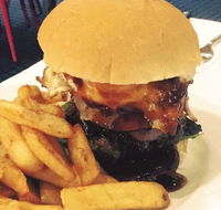 The Clubhouse Bistro - Hotel Accommodation