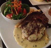 Bowning Hotel Dining Room - Hotel Accommodation