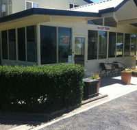 Poplar Caravan Park  Harry's Snack Shack - Hotel Accommodation