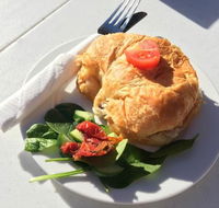 Riverside coffee  Juice bar - Hotel Accommodation