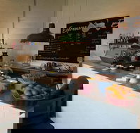 Tractor Espresso Bar - Hotel Accommodation