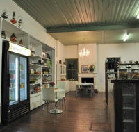 Barnesstore Emporium Cafe - Hotel Accommodation