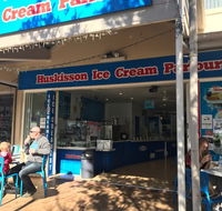 Huskisson ice cream parlour - Hotel Accommodation
