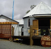 Salty Dog Seafood Cafe - Hotel Accommodation